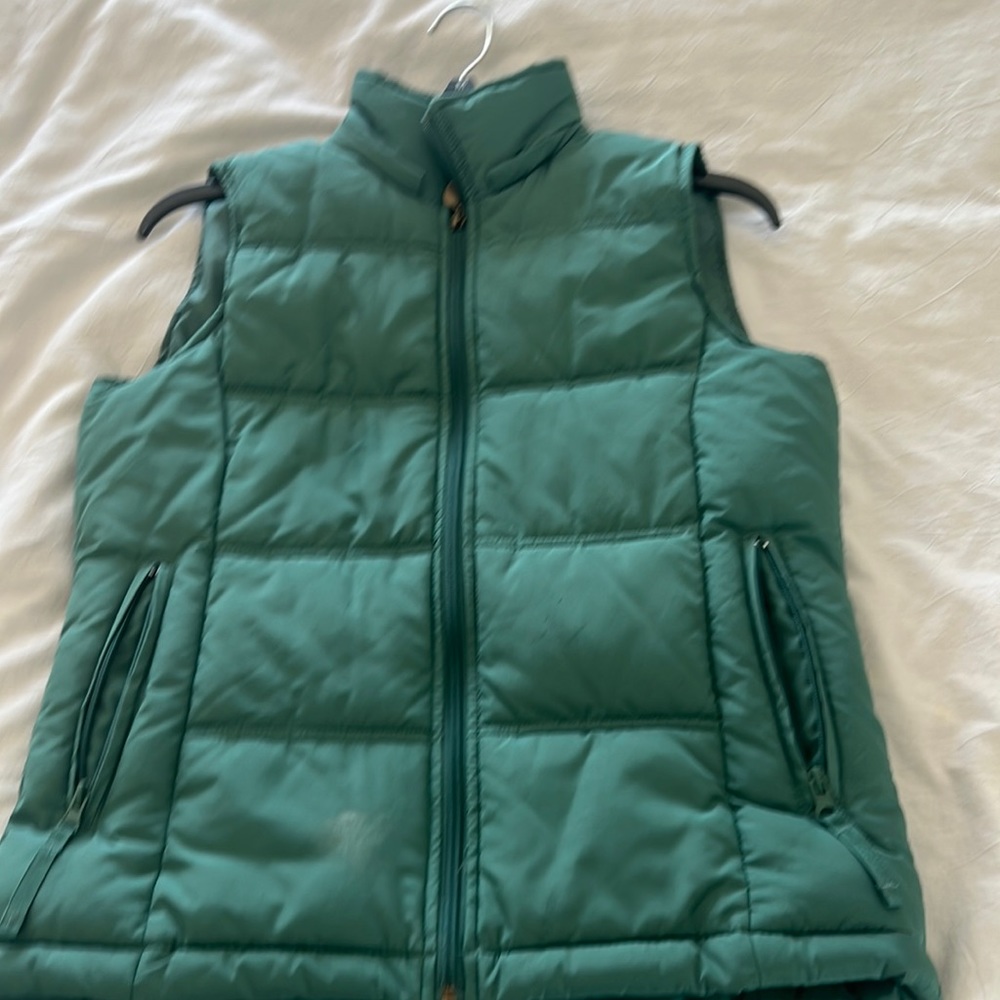 Maurice’s size Medium green puffer vest